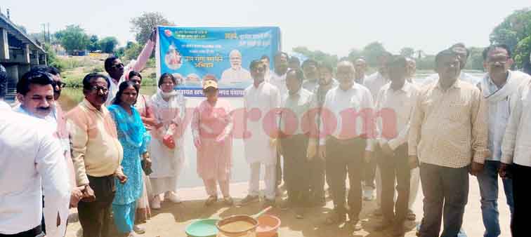 जलगंगा अभियान के अंतर्गत खपरिया में इंद्रावती नदी का सफाई अभियान