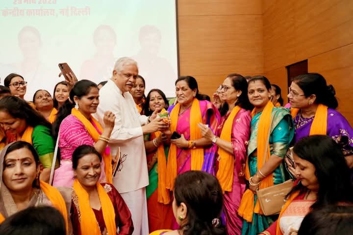उत्कृष्ट महिला सम्मान समारोह में  सम्मानित हुई मध्यप्रदेश महिला मोर्चा प्रदेश अध्यक्ष व राज्यसभा सांसद श्रीमति माया नारोलिया
