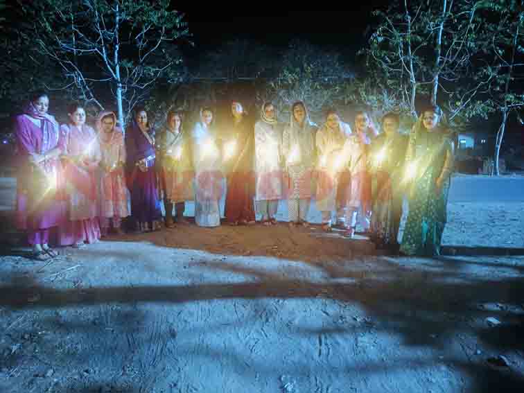 विप्र नारी शक्ति संस्था द्वारा पहलगाम में हुए आतंकी हमले के विरोध में निकाला कैंडल मार्च