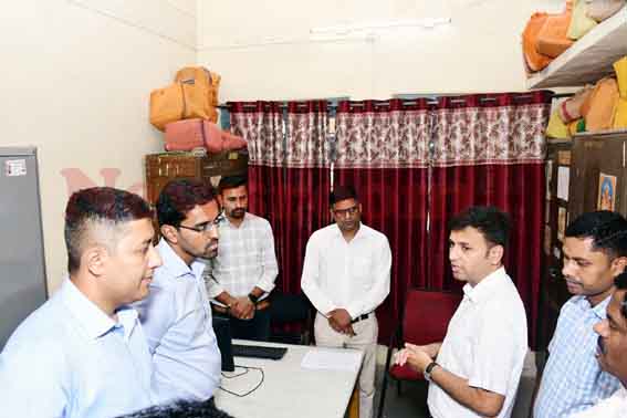 कमिश्नर केजी तिवारी ने जनपद कार्यालय हरदा का निरीक्षण किया