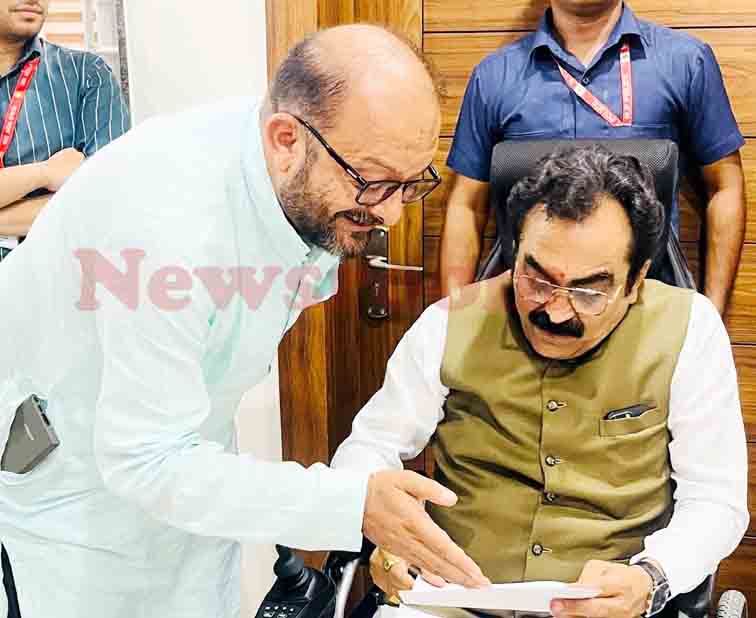 नगर पालिका अध्यक्ष की पहल: लोकनिर्माण मंत्री से मिल रोड की स्थिति बताई, तत्काल शुरू हुआ रिपेयरिंग का काम