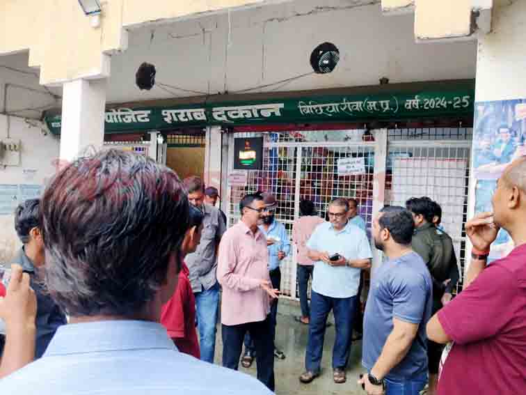 सड़को पर इधर उधर गाड़ियां खड़ी थी, नगर निगम ने कर दी बड़ी कार्रवाई, मच गया हड़कंप
