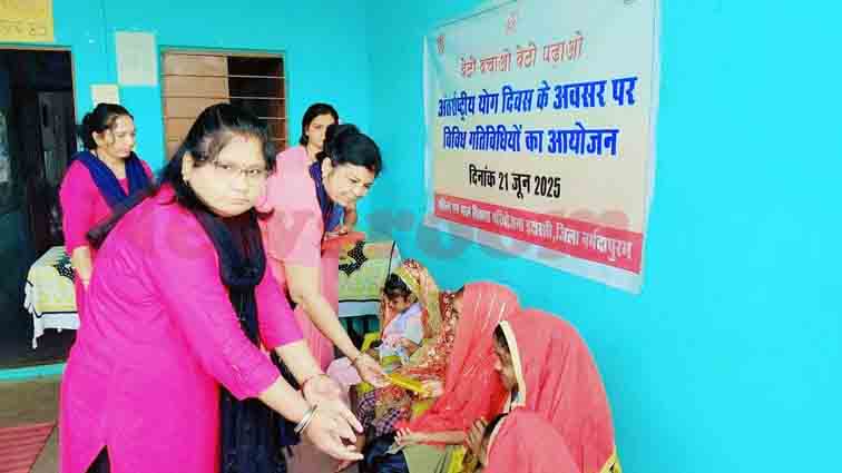 इटारसी में योग दिवस पर कार्यक्रम आयोजित, बेटी बचाओ बेटी पढ़ाओ एवं एक पेड़ मां के नाम संदेश
