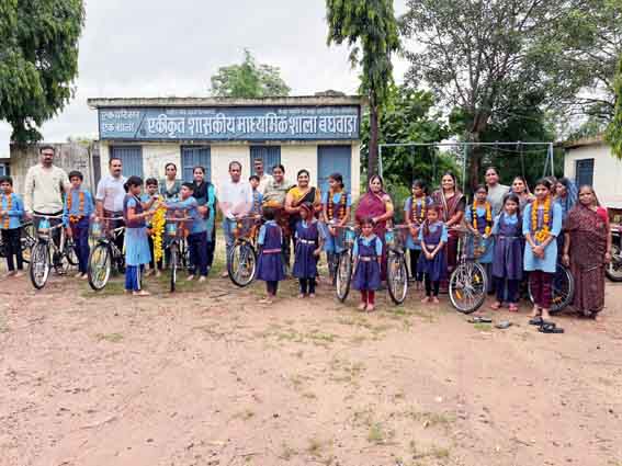बघवाड़ा माध्यमिक विद्यालय में साइकिल वितरण कार्यक्रम संपन्न, भाजपा नेता अनिता वर्मा रहीं मुख्य अतिथि