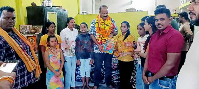 भाजपा नगर मंडल उपाध्यक्ष रोहित कुचबंदिया के निवास पर डीआईजी साहब का भव्य स्वागत