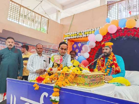 विधायक प्रेमशंकर वर्मा ने श्री शिव नर्मदापुराण कथा में लिया भाग, संत दर्शन कर प्राप्त किया आशीर्वाद