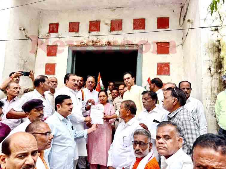 किसानों की फसल नुकसान पर कांग्रेस का हल्ला बोल, मुख्यमंत्री के नाम ज्ञापन एसडीएम को सौंपा