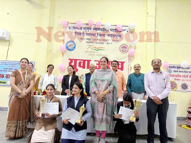 जिला स्तरीय रंगोली प्रतियोगिता में उभरी प्रतिभा, भारतीय गुरुकुल परंपरा पर सजी रचनात्मक झलकियां