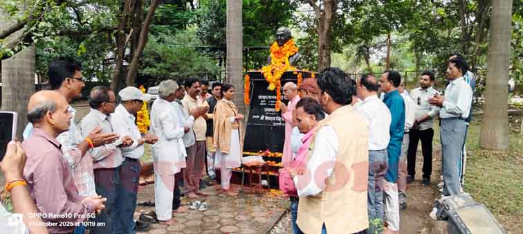 लौह पुरुष सरदार वल्लभभाई पटेल की 150वीं जयंती पर कुर्मी क्षत्रिय समाज ने किया माल्यार्पण कार्यक्रम