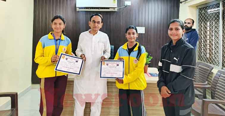 सिवनी मालवा की बेटियों ने कराटे में गूंजाया परचम, विधायक प्रेम शंकर वर्मा ने दी बधाई
