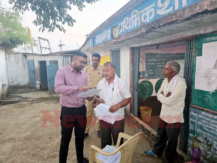 एसडीएम विजय राय ने किया मतदान केंद्रों का निरीक्षण, मतदाताओं से हुए रूबरू, निर्वाचन कार्य में लापरवाही पर बीएलओ को नोटिस जारी
