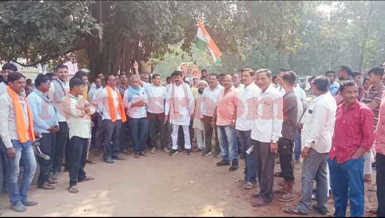 प्रशासन किसानों को नरवाई जलाने की अनुमति दे, कांग्रेस ने तहसीलदार को सौंपा ज्ञापन