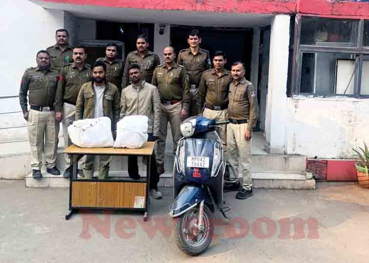 अवैध मादक पदार्थों के खिलाफ इटारसी पुलिस की बड़ी कार्रवाई, दो आरोपी गिरफ्तार, 8 किलो 276 ग्राम गांजा और स्कूटी सहित 2.50 लाख का माल जब्त