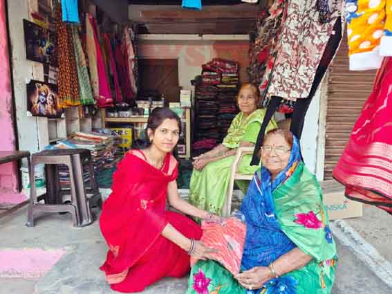 नंदरवाड़ा में ‘श्री साड़ी सेंटर’ का शुभारंभ , पूर्व सांसद प्रतिनिधि श्रीमति नीलकमल उपाध्याय ने किया उद्घाटन