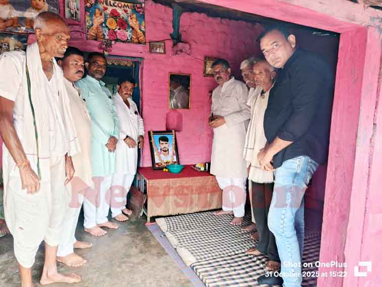 पूर्व जनपद पंचायत अध्यक्ष मृगेंद्र सिंह मंडलोई ने मोरघाट में दिवंगत विकास यादव के परिवार से की मुलाकात, शोक संवेदना व्यक्त की