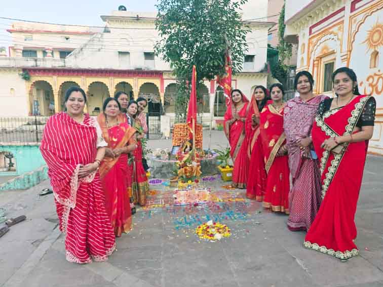 नर्मदापुरम में तुलसी जयंती पर ‘एक नई पहल’ संस्था की अभिनव पहल, महिलाओं ने किया तुलसी पूजन व वृक्षदान